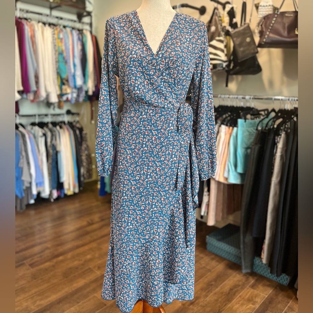 Pretty Garden Vintage V-Neck Wrap Ruffled Dress in Blue Floral Print